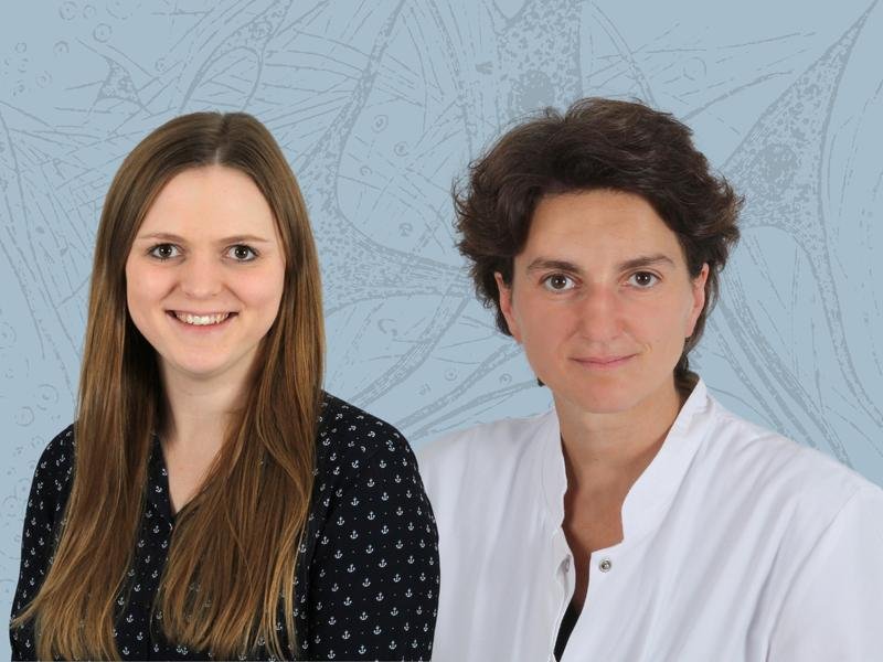 Dr. Julia Grüner (links) und Prof. Dr. Nurcan Üçeyler haben für ihre Forschung aus Hautzellen von Patientinnen und Patienten mit Morbus Fabry Stammzellen hergestellt und diese in sensible Nervenzellen umgewandelt. | Copyright: UKW